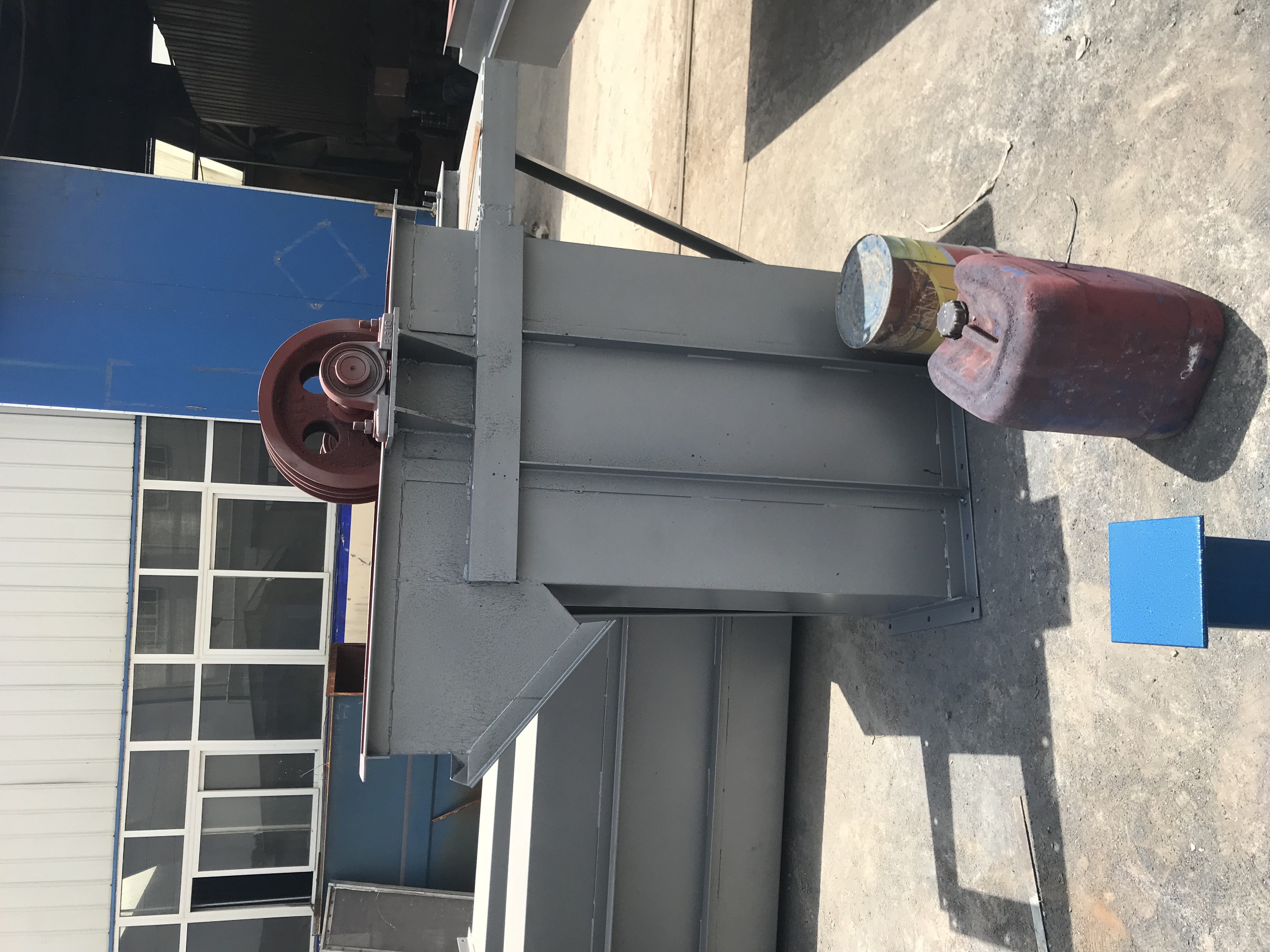 斗式提升機(jī)剎車、逆止、密封、潤滑問題都需要在設(shè)計(jì)