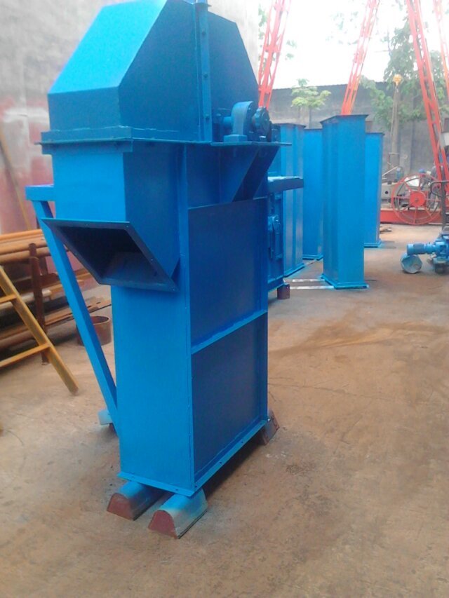 斗式提升機設備應該如何維護使用?(立式斗式提升機)